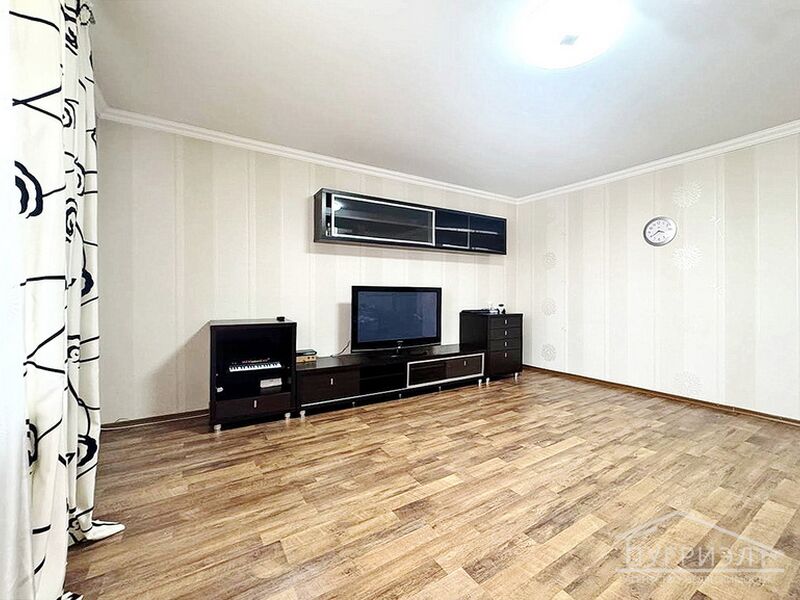 Трехкомнатная квартира, Завальная ул. - 550043, фото 1